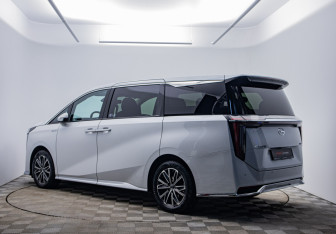 Подержанный автомобиль GAC M8 2023 года (6 фото)