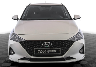 Подержанный автомобиль Hyundai Solaris Sedan 2021 года (2 фото)