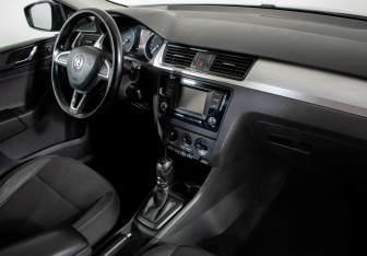 Подержанный автомобиль Skoda Rapid Liftback 2016 года (9 фото)