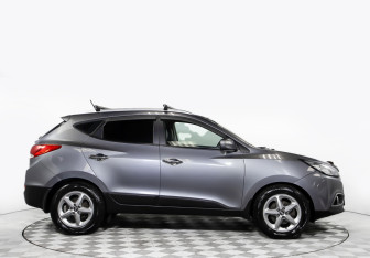 Подержанный автомобиль Hyundai ix35 2012 года (3 фото)