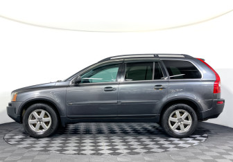 Подержанный автомобиль Volvo XC90 2005 года (8 фото)