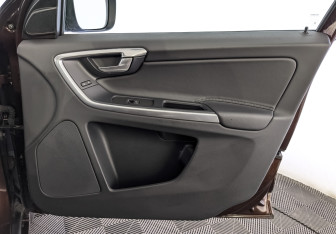 Подержанный автомобиль Volvo XC60 2015 года (24 фото)