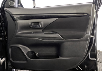 Подержанный автомобиль Mitsubishi Outlander 2019 года (25 фото)