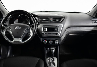 Подержанный автомобиль Kia Rio Sedan 2017 года (8 фото)