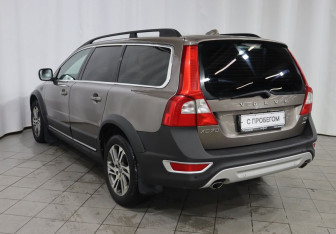 Подержанный автомобиль Volvo XC70 2012 года (6 фото)