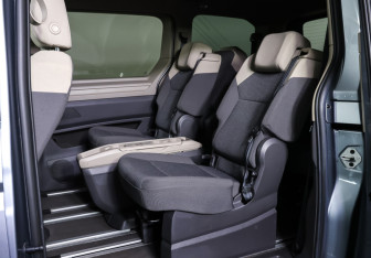 Подержанный автомобиль Volkswagen Multivan 2022 года (14 фото)