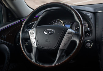 Подержанный автомобиль Infiniti QX80 2018 года (15 фото)