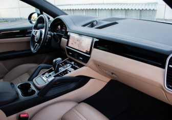 Подержанный автомобиль Porsche Cayenne 2019 года (21 фото)