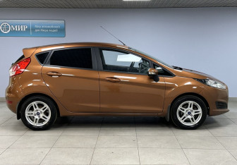 Подержанный автомобиль Ford Fiesta Hatchback 2015 года (4 фото)
