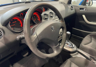 Подержанный автомобиль Peugeot 308 Hatchback 2010 года (13 фото)