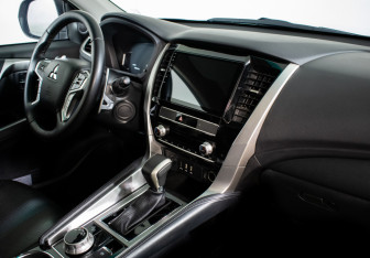 Подержанный автомобиль Mitsubishi Montero Sport 2021 года (11 фото)