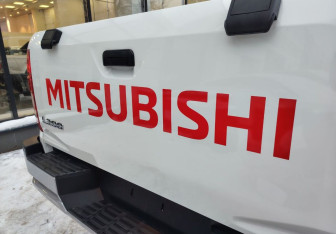 Новый Mitsubishi L200 2025 (14 фото)