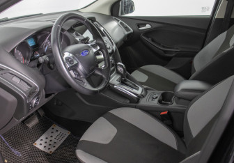 Подержанный автомобиль Ford Focus Hatchback 2013 года (10 фото)