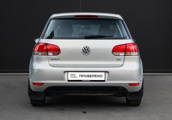 Подержанный автомобиль Volkswagen Golf Hatchback 2012 года (5 фото)