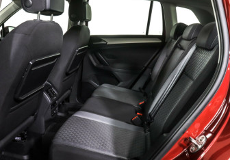 Подержанный автомобиль Volkswagen Tiguan 2019 года (15 фото)