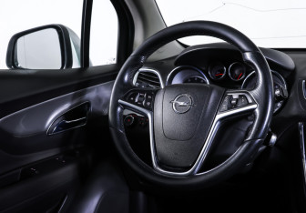 Подержанный автомобиль Opel Mokka 2014 года (13 фото)