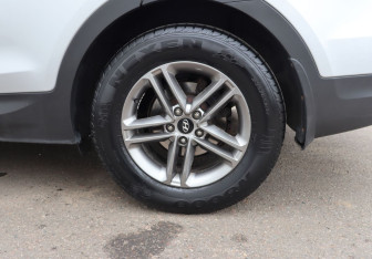 Подержанный автомобиль Hyundai Santa Fe 2015 года (9 фото)