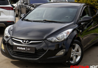 Подержанный автомобиль Hyundai Elantra Sedan 2012 года (16 фото)