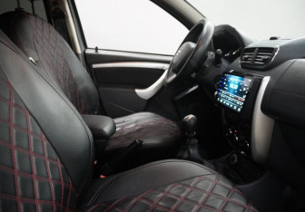 Подержанный автомобиль Nissan Terrano 2018 года (10 фото)