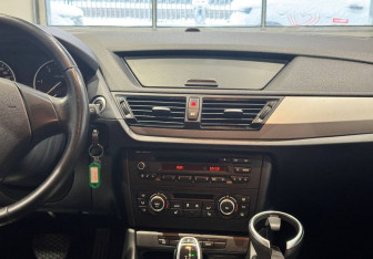 Подержанный автомобиль BMW X1 2013 года (14 фото)