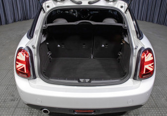 Подержанный автомобиль MINI Hatch 2019 года (10 фото)