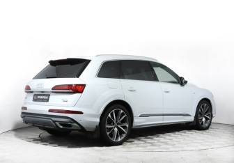 Подержанный автомобиль Audi Q7 2021 года (5 фото)