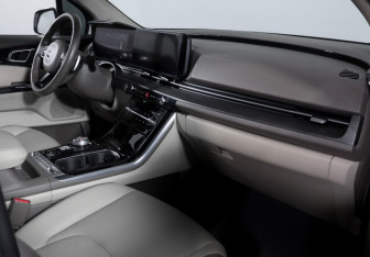 Подержанный автомобиль Kia Carnival 2020 года (9 фото)