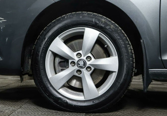 Подержанный автомобиль Skoda Rapid Liftback 2021 года (8 фото)