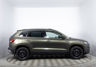 Подержанный автомобиль Skoda Karoq 2019 года (4 фото)