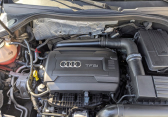 Подержанный автомобиль Audi Q3 2016 года (9 фото)