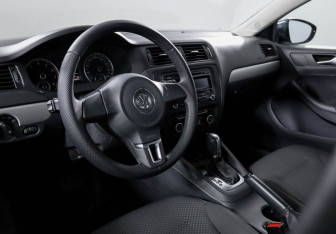 Подержанный автомобиль Volkswagen Jetta Sedan 2012 года (14 фото)
