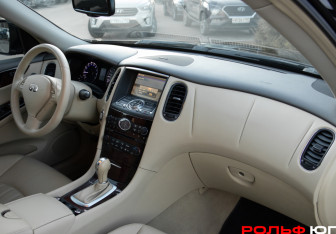 Подержанный автомобиль Infiniti QX50 2015 года (7 фото)