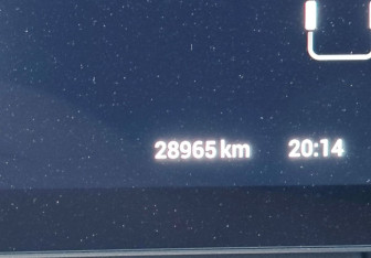 Подержанный автомобиль Voyah Dream 2024 года (24 фото)