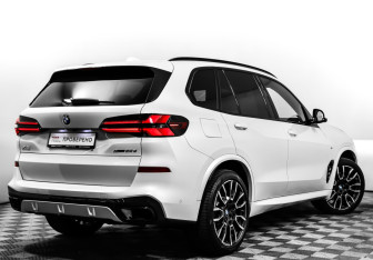 Подержанный автомобиль BMW X5 2024 года (31 фото)