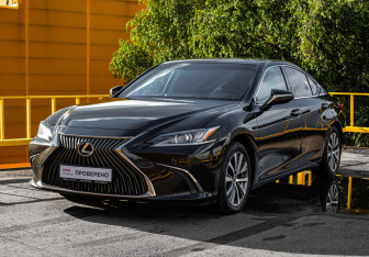 Подержанный автомобиль Lexus ES 2019 года (1 фото)