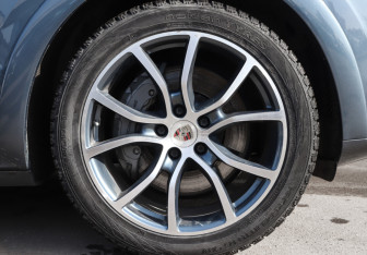 Подержанный автомобиль Porsche Cayenne 2019 года (21 фото)