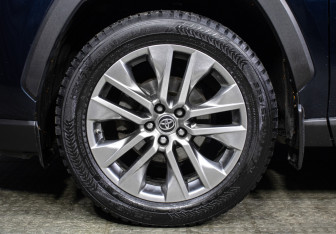 Подержанный автомобиль Toyota RAV4 2020 года (26 фото)