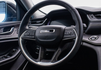 Подержанный автомобиль Jeep Grand Cherokee 2021 года (15 фото)