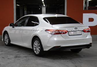 Подержанный автомобиль Toyota Camry Sedan 2021 года (7 фото)
