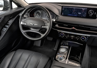 Подержанный автомобиль Genesis G80 2021 года (30 фото)