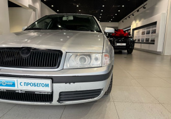 Подержанный автомобиль Skoda Octavia Liftback 2007 года (8 фото)