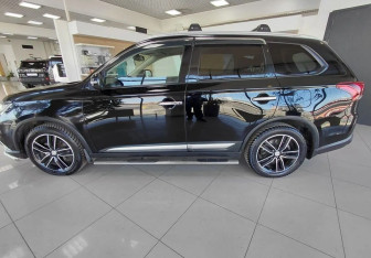 Подержанный автомобиль Mitsubishi Outlander 2018 года (8 фото)