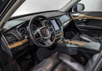 Подержанный автомобиль Volvo XC90 2018 года (15 фото)