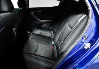 Подержанный автомобиль Hyundai Elantra Sedan 2012 года (11 фото)