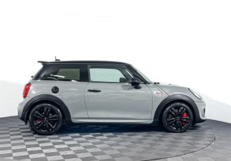 Подержанный автомобиль MINI Hatch 2017 года (4 фото)