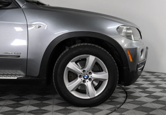 Подержанный автомобиль BMW X5 2009 года (8 фото)