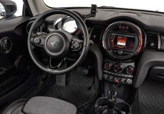 Подержанный автомобиль MINI Hatch 2019 года (28 фото)