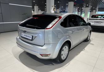 Подержанный автомобиль Ford Focus Hatchback 2009 года (3 фото)