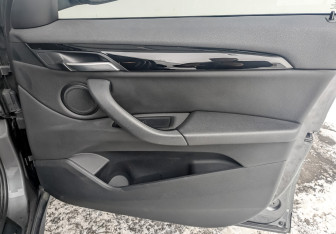 Подержанный автомобиль BMW X1 2020 года (23 фото)