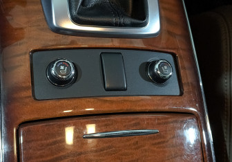 Подержанный автомобиль Infiniti QX70 2014 года (27 фото)